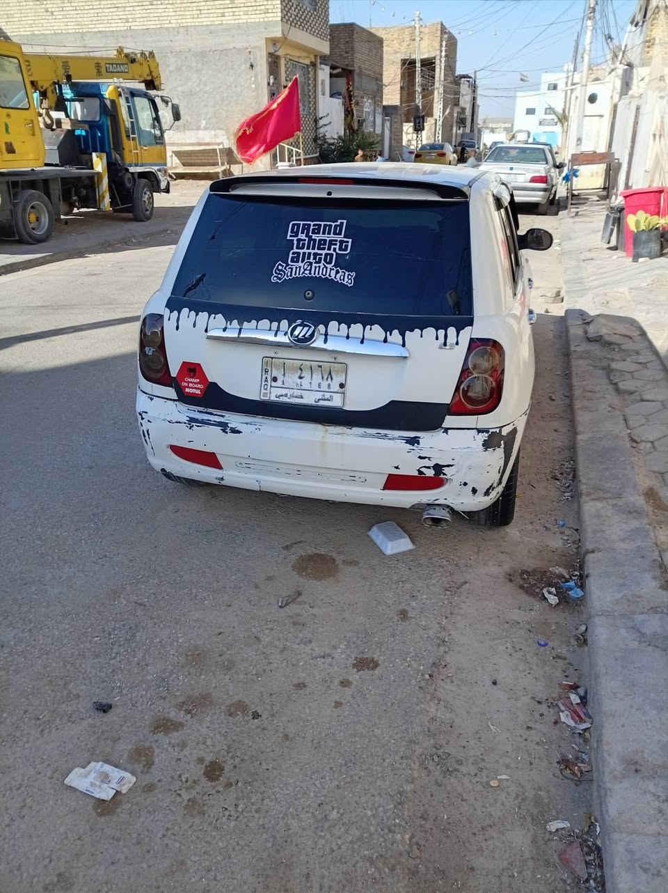 ليفان مديل ٢٠١٣ مكينه وكير جدد حداديه تخم تاير كله جديد تبريد ميشتغل غرفتها نضيفه سيارة جاهزه معروضه ب٣٣ وبيها مجال ***********
