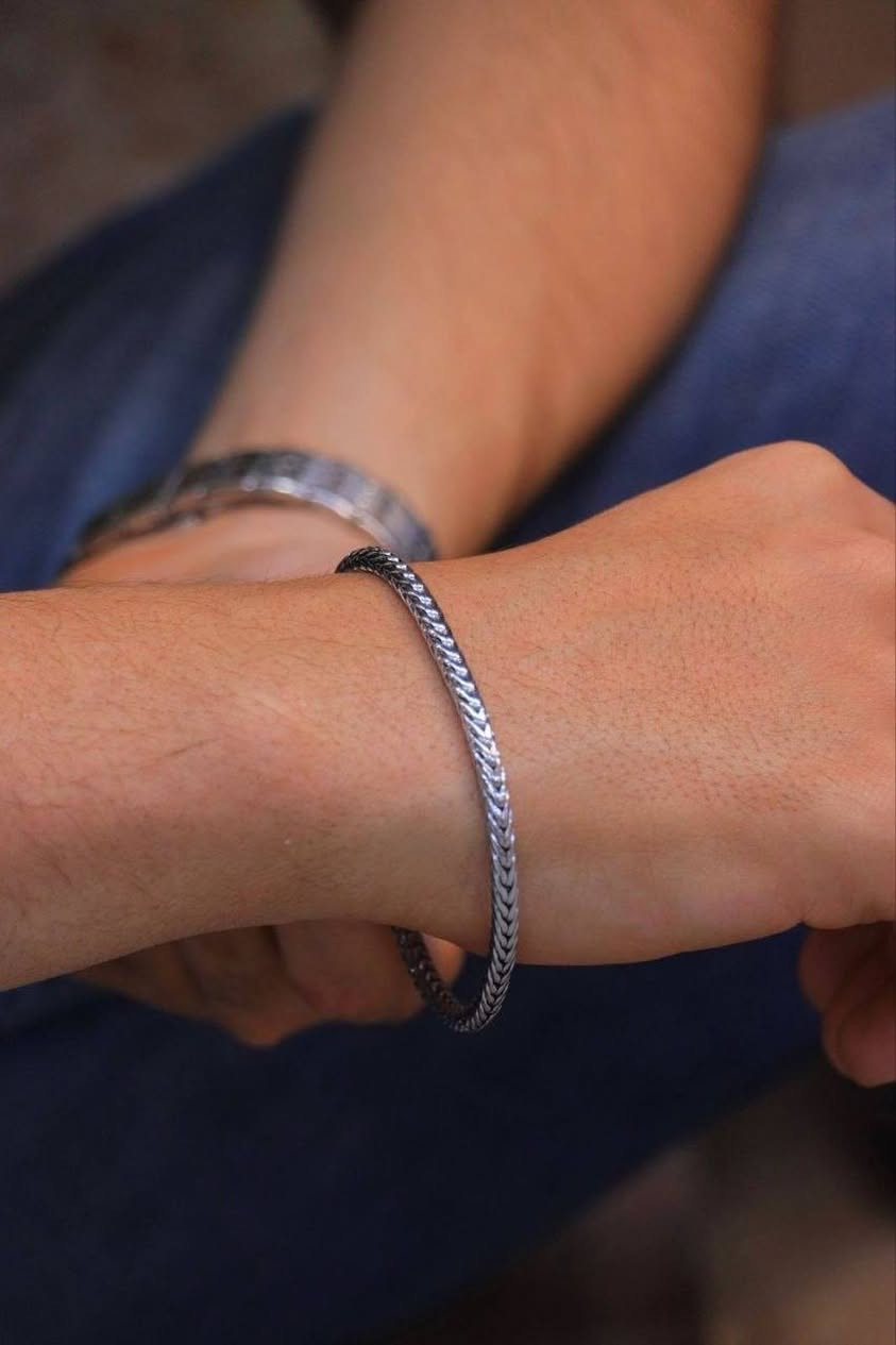 َ سوار رولكس قفل موديل جديد

جودة ممتازه جداً

السعر 10الاف 

❤️❤️❤️


**إذا كنت صاحب هذا الإعلان وتريد حذفه لأي سبب، رجاءا أرسل رسالة إلى الدعم الفني**