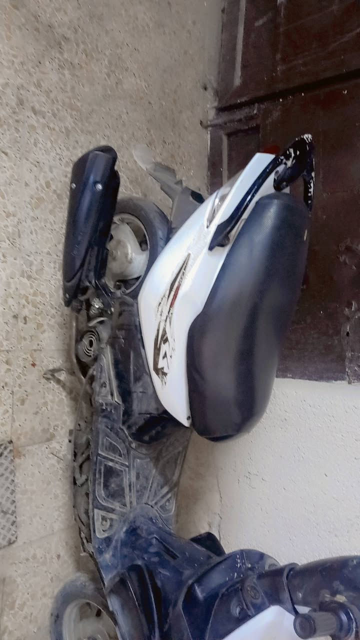 السلام عليكم دراجه ماكس امضلع 120 دراجه كامله من كلشي دراجه شغاله سلف او هندر بي باتريه تعبان دراجه بيه صالنصه FM او بيه قطره رياضي دراجه كامله السعر 200 قفل المكان بغداد الحريه الثانيه الرقم *********** واتساب
