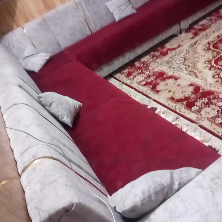 تخم قنفات ١٤ متر نظيف
عنوان نهاوند شارع ٢٠ رقم ***********
