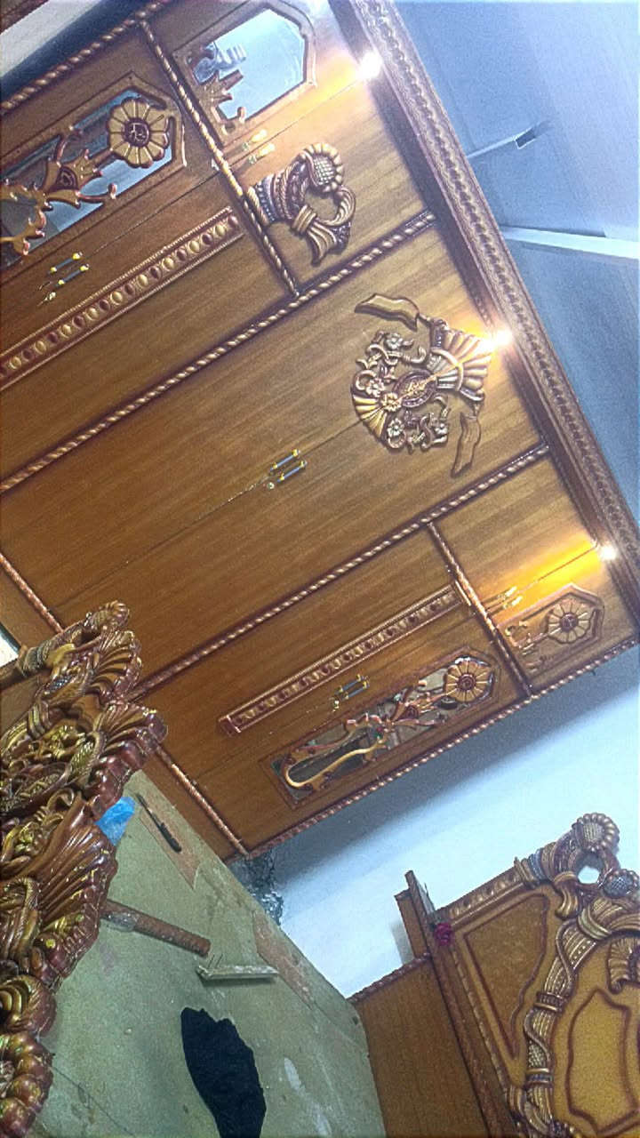 غرفه خشاب للبيع سعر 300وخمسين بيه ملاحضات شي بسيط جدن مكاني بغداد *********** بي وتساب
