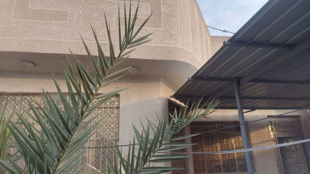 بيت للبيع بناء جديد كله طابوق مساحه 250 كرغوليه شارع الملح سند 25 مي خطين سعره 95 للاستفسار الاتصال ع هذا الرقم ***********
