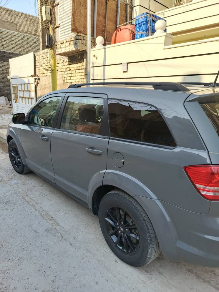 السلام عليكم 
دوج جورني ٢٠١٩ 
لون سمنتي 
رقم بغداد بأسمي 
تحكم ستيرن
بصمه أبواب + بصمة تشغيل 
مخابئ سريه ثنين 
كاميرا خلفيه 
ماشيه ٣١ ميل 
سياره جديده مابيها اي نقص 
الايت زنزون 
تايرات جدد 
حادثها بنيد وجاملغ بدون ضرر الدواخل  
العنوان بغداد/ حي أور/ ام الكبر 
السعر 145
*********** بغداد, العراق
