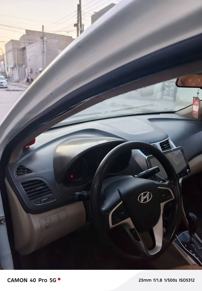 اكسنت 12مكينه 1600اصليه موتحوير مصبوغه عام ضربتها بتكمه ضربه زغيره وجاملغ الوره سياره كامله للاخير شغل وتطلع سياره بسمي قبل 5ايام داورتها سنويه وهزه جديده لتعلق لوتراسلني تكلي بيش خابرني وتعال تشلع عيوني ***********
