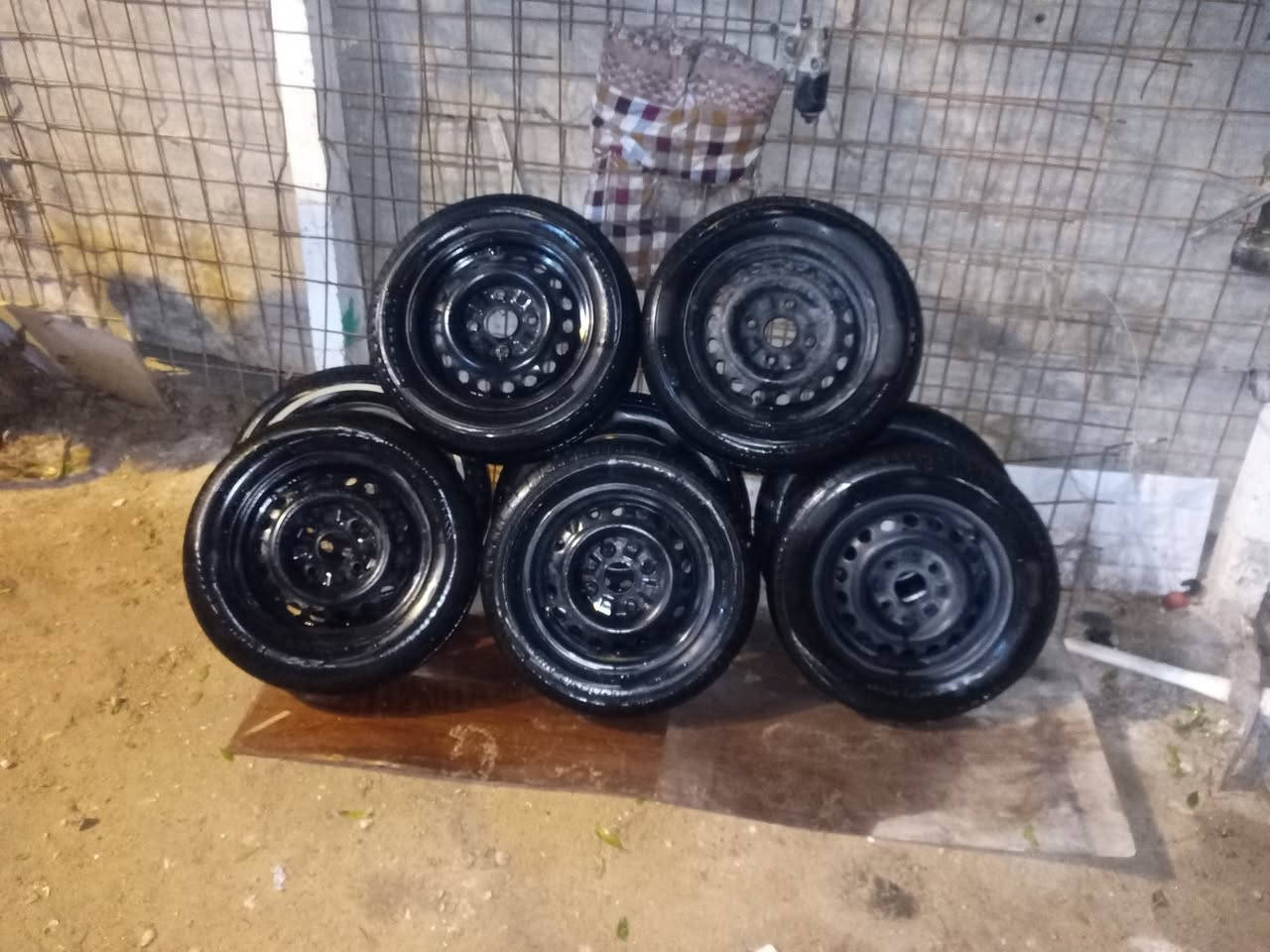 تايرات سايبه للبيع معه الويل شرط جدد كربلاء السكان العسكري *********** ***********
