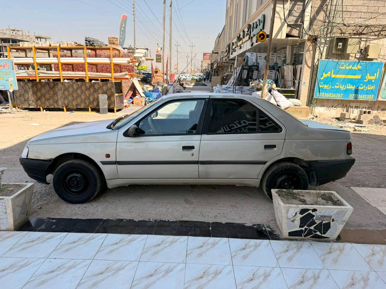 السلام عليكم للبيع بيجو روى موديل 2009 سيارة جاهزة بيهة طخة بلجاملغ الخلفي الي ورة السائق فقط الباقي كلة بلاد تبريد ثلج صدر امامي خلفي تايرات سيارة خير من الله رقم كربلاء تحويل ثاني يوم  مكاني بغداد بسماية سعرها 29 وبيهة مجال رقمي ***********