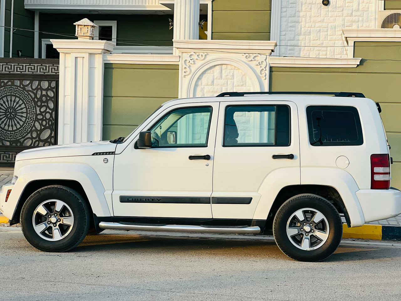 السلام عليكم جيب لبرتي 2008 فور ويل  لون ابيض گير ومحرك خيرمن الله  مكفوله من الصبغ ما عدا الدعاميات جاردات سونار مع الصور 
 ومصبوغات وبيه تكحيلات بسيطه
تبريد وكهربائيات كله شغاله  باتري وزوج تايرات امامي جدد  لايت زنون جديد سياره نصبته حلوه  جاهزه مال جناي 
السعر 95وبيه مجال 
ت ***********
