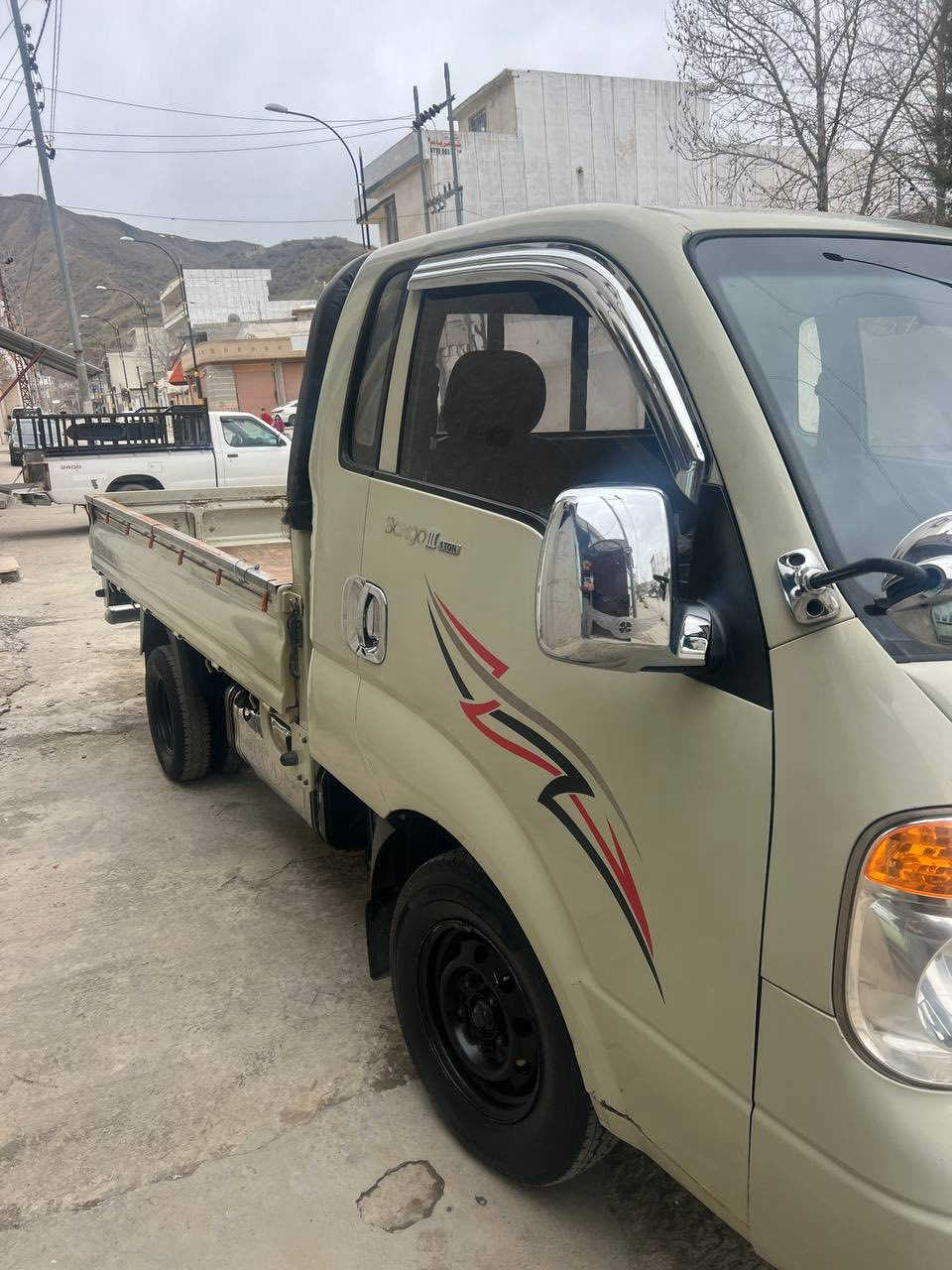 سەرەتا بەناوی خوای گەورە کیا بۆنگۆ بۆ فرۆش 
سەیارەکە زۆر جوانو نازدارە بۆیاخی بیلادیە 
مۆدیلی 2008
مەکینە سپی پەمپو نۆزلە 
تەقەو رەقەی بەشەرت 
کێرو مەکینەو عەکسلی بەشەرت براوەکەی جاک کراوە 
ناوبۆدی تیایە 
ژ.م***********
