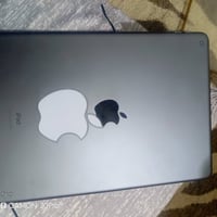 ايباد 9 • نضيف • اغراض كاملة