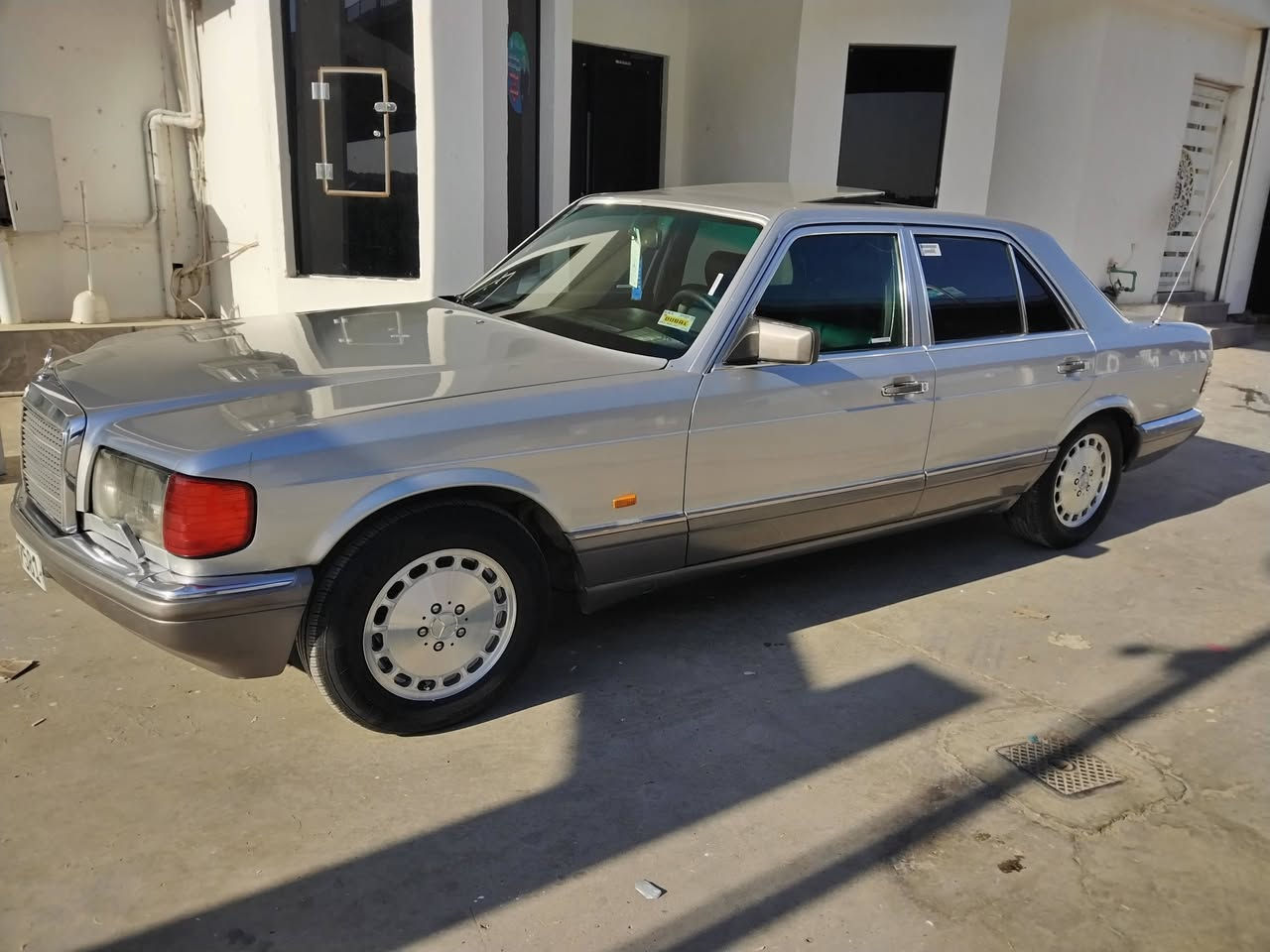 ألسلام عليكم مارسدس جامبوw126 رقم بغداد انكليزي  محرك و كير SE300 ✈️الشكل الخارجي شرط احلا من الصور مواصفاته دبل فيت بم دبل مروحه استيرن كهرباء يصعد ينزل كشنات كهرباء ثلاثت وضعيات فتحة سقف جام كهرباء سنتر لوك السياره جاهزه متعوب علها كلش مال جناي موديل ١٩٨٩ السياره دينار ما تصرف علها (غرفتها ١٠٠/٩٨ جديده) العنوان موصل السعر ٩٢ اتصل 📞*********** وتساب ***********📞
