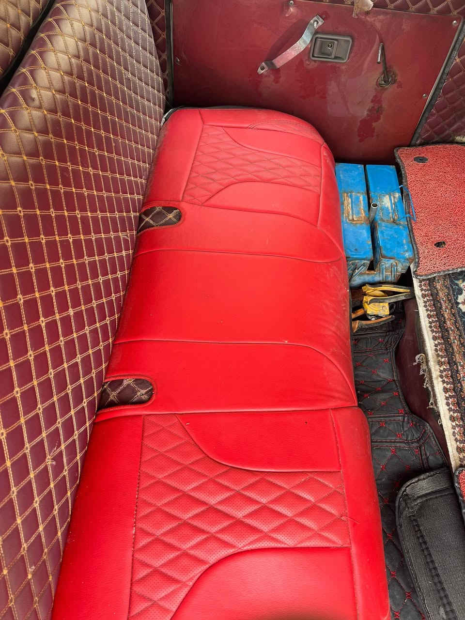 السلام عليكم طبعا عندي سياره KIAبنكو دبل قماره لون ابيض موديل 1993بسمي السياره كفاله كير ومحرك واكسن وشاصي ورقم اوربي وكلشي شغال ولسعر 45ورقه وقابل ولتفاوض ليحب بعد يعرف عن السياره مكاني بغداد لبياع/رقمي الاسيا ***********رصيد/رقمي الكورك بس واتساب ***********
