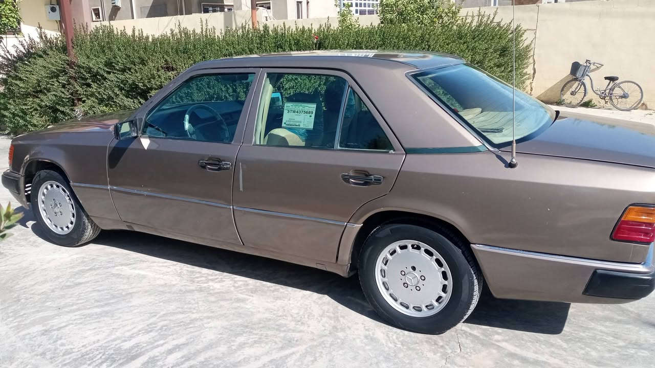 مرسيدس دب موديل 92 كير محرك بطة 2500. صبغ عام جمالية. سيارة جاهزة. السعر 45 وبيها مجال 
***********
