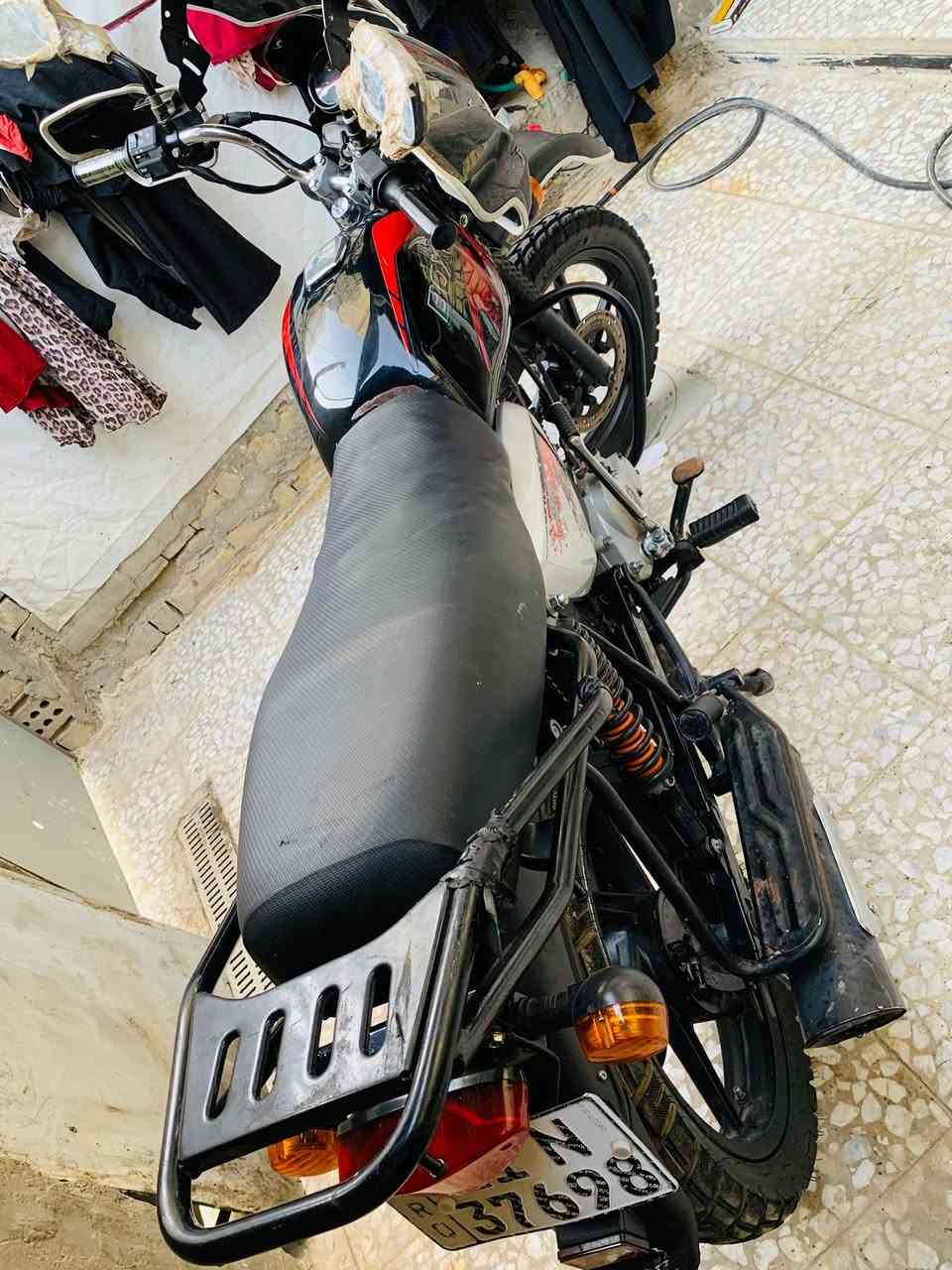 سلام عليكم بوكسر جبلي 23 مرقم سنويه بأسمي تحويل مباشر مجفت شركه اصلي الدراجه كامله مكمله تاخذها كبل للشغل خير من الله مكاني بغداد الامين الثانيه عارضها ب 2,200 مليونين وميتين وبيها مجال 
رقمي ***********
 اسف ع أطاله أدمن إذا متصير زحمه
