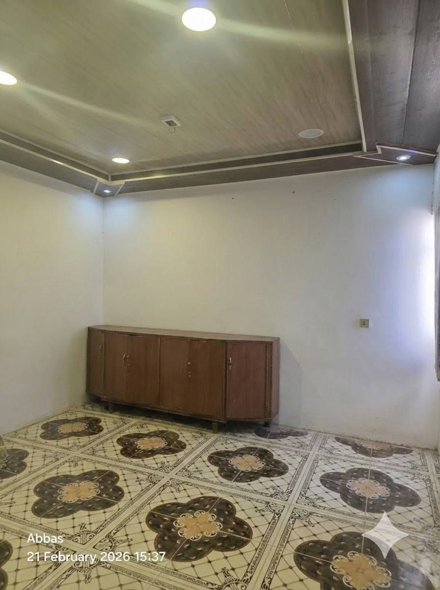 بيتين للبيع 
بدور مجلس المحافظة 
كل التفاصيل في الفديو و مكان المجمع و تصوير البيت
الصور الموجودة هي صورة الغرفة في الطابق الثاني في البيت الاخر 
***********
