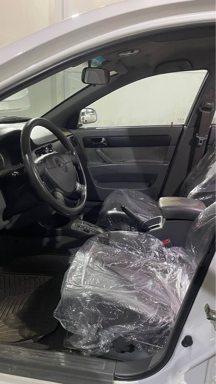 شوفرلت اوبترا ٢٠١٠
سيارة بيها ٥قطعة بخ بدون معجون و دواخل
سيارة كير اتوماتيك 
كيرو مكينة بشرط
سيارة بدون اي مصرف
مكان سيارة دهوك 
***********
سعر ٧٥ ورقة مجال دهوك, العراق
