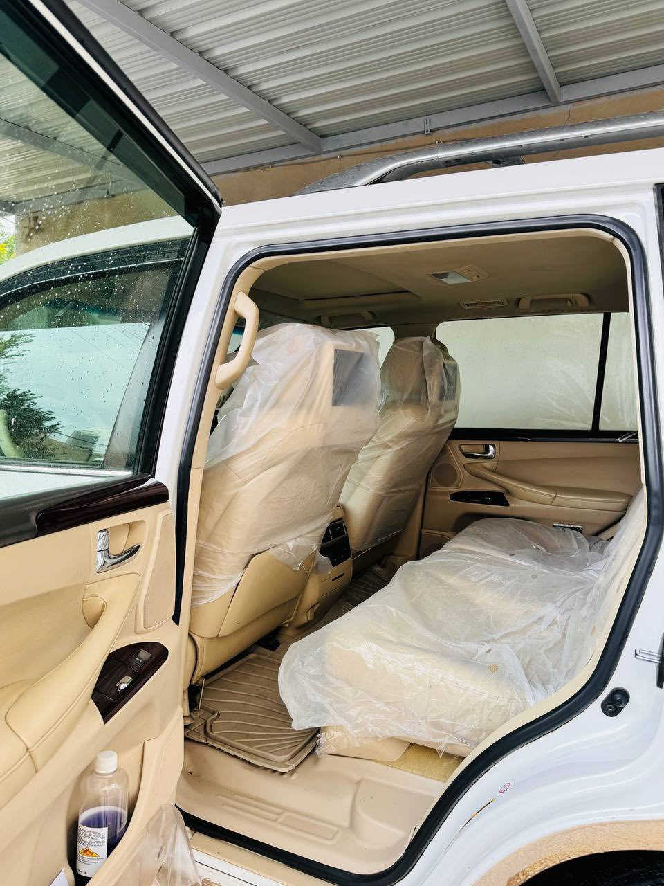 السلام عليكم ورحمة الله وبركاته 
لكزز 2014 بريم للبيع
فول مواصفات 
مكفوله كفاله عامه من الحادث والصبغ
بارد بالجنطه فقط
مكاني الصويره
للاستفسار: ***********
