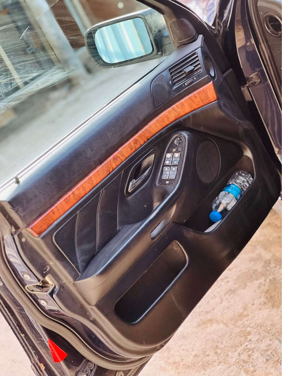 بیئیم سەقەر مؤدیل 1998  ئاڕەم پلاستیک هەولێر خرامە ئەوەلیان حدز بەشەرت  مواسەفات فول فول لە دەحامی بؤدەحامی کارەبای هەموی بەشەرت لی بێمنەتم پێویست بە وەسف ناکات تکایە ئەگەر موشتەری نیت بیزار مان مەکە ***********  تێبینی.... حیزام نیە  بەحیزام دەی فرؤشم جەم پێکی پیشەوەی لای سەکەن  زۊر خەفیف هەیتی  لەهەولێرەم أربيل, العراق
