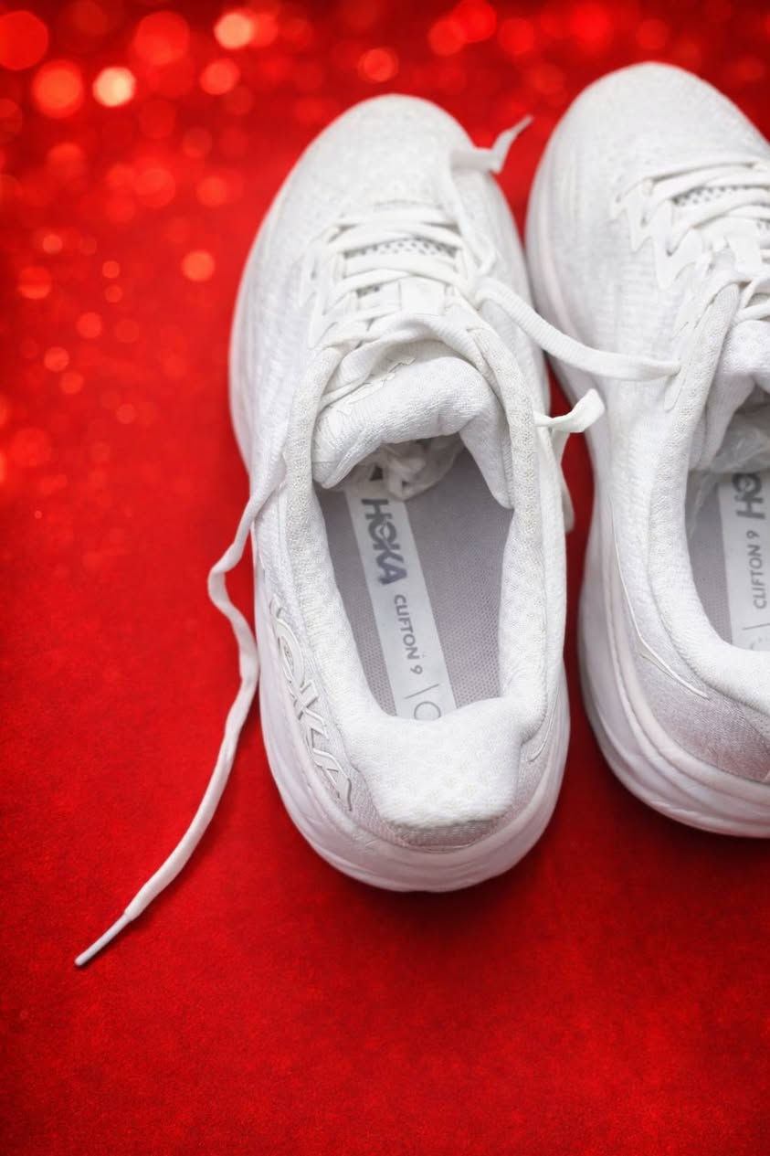 حذاء HOKA Clifton 9 بالة أبيض أنيق ✨
نظيف جدًا مع استخدام خفيف، يوازن بين الخفة والراحة.
تصميم رياضي عصري، خامة مريحة للقدم، ومثالي للمشي اليومي.
اختيار راقٍ لمن يبحث عن الراحة والأناقة في كل خطوة
السعر 40000 ألف دينار 
للتواصل الإتصال على الرقم *********** أو التواصل على الواتساب 

متوفرة خدمة توصيل لبغداد وكل المحافظات
