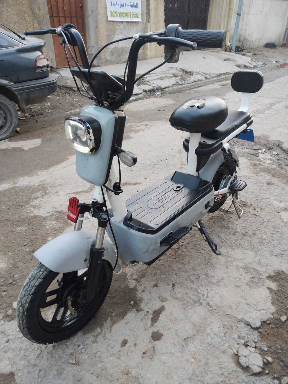 السلام عليكم دراجه شحن حجم ١٤ تجي ٤ بطاريات دراجه نضيفه وكامله مابيه اي نقص تجي وياه شاحنه وبصمه وسويج و ام بي ثري عالي 
السعر ٢٠٠ الف 
العنوان بغداد الامين الثانيه 
رقم الهاتف ***********
