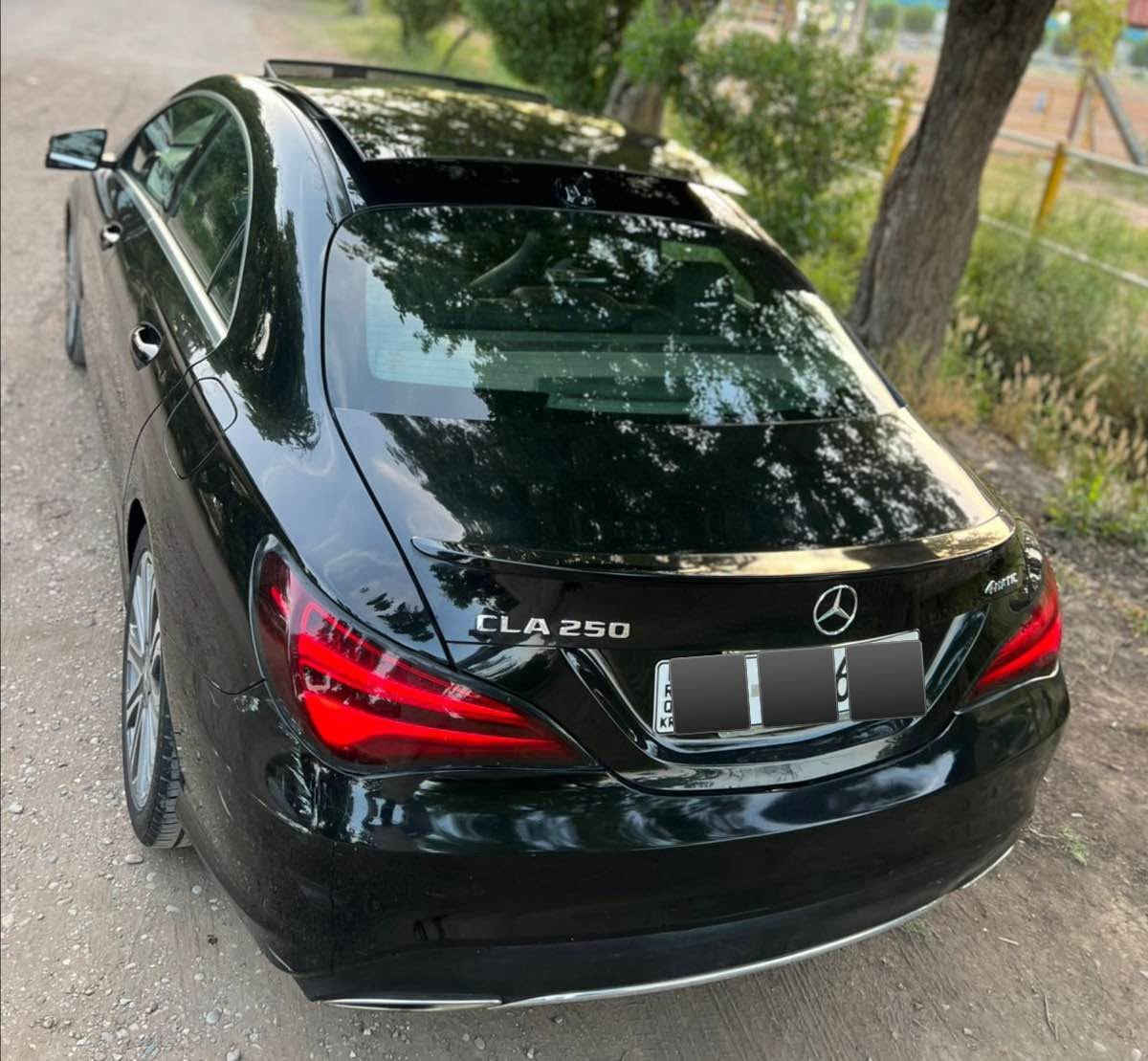Mercedes Cla250 2017
بيع او مراوس حسب القناعه 
رقم شمالي تريد تحويل تريد وكاله 
مكفوله كفالة عامه من الصبغ و الضرر 
حتى الدعاميات مكفوله 
( جميع الايرباكات سليمة )
محرك و كير مكفول غير مفتوح شرط الفحص 
ترايها زيرو بدون اي نقص
المواصفات : 
- محرك 4 سلندر اقتصادي جداً 
- بانوراما 
- كشنات جلد + تحكم كهرباء 
- كشنات الامامية خزن Memory
- رادار امامي 
- هاند بريك بصمة كهربائي
- شفتات ستيرن تبترونك
- ثلاث انظمة قيادة 
- تبريد قطعتين منفصل 
- بصمة تشغيل و بصمة ابواب
- شاشة كبيرة CarPlay 
- كاميرا خلفية دوارة 
- ماوس تحكم 
- شاشة عرض تفاصيل السيارة 
- اشارة بالمري 
- ويل حجم 18 اصلي 
- مسويلها اضائة LED دشبول متغير
السيارة كلش جديدة و جاهزة 
صدر مكفول تبريد ثلج و تخم تايرات جدد
السعر مناسب  169   ورقة ماكو هيج سعر
بالعافيه للياخذها 
عنواني بغداد / السيديه 
*********** بغداد, العراق
