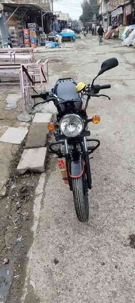 دراجه بوكسر للبيع موديل 23 مرقمه بأسمي رقم انكليزي تحويل ثاني يوم بيه نقوصات شويه مكينه خير من الله ما وصله اله سبانه وفوك كل هاذا تجي و تشوفه بعينك سعرها  2300 وبيه مجال ما عدا نقوصاتها العنوان ديالى بعقوبة للاستفسار على الرقم 
***********
