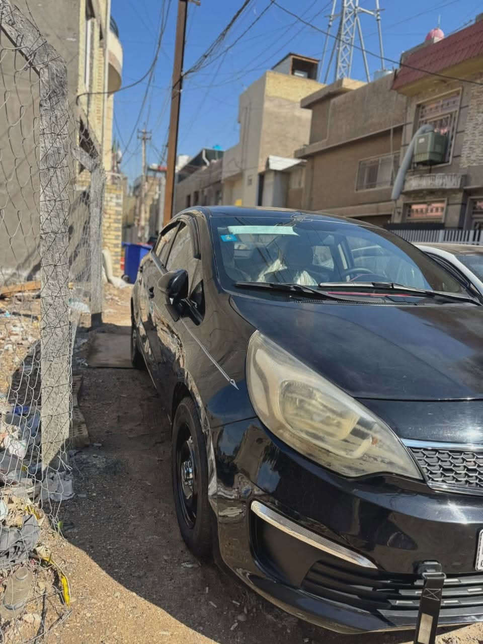 اسلام عليكم ورحمه الله
كيا ريو موديل 13 خليجي 
لو اسود بيها باردات فقط السياره حلوه ومرتبه 
كير ومكينه 1600 دوش فول نشطه 
عليه ادامه نوزلات وبلكات فيت بم عبوه تخم استيرن شاشه اصليه ولسياره ناعمه وحلوه رقمه بغداد مشروع وطني سنوره وهسه جديده ولوحات جدد والسياره موجوه بغداد السعر 85 وبيه مجال ورقمي 
***********
