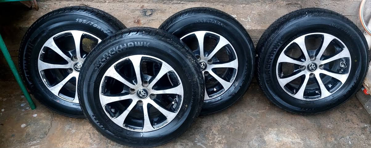 سلام عليكم غراض بروتون للبيع
رنكات استندر 55 الف
يطقات استندر 45 الف 
كازكيت 15 الف
واشر دكشن بارد 5 الف 
واشر قبق ولفات 10 الف
تدفئة 100 الف 
تايرات مع ويل كب استخدام شهر 300  الف
كير عادي225 الف 
كيلون باب عدد 2 باب السايق والباب الخلفي الجهة اليمنى السعر الواحد 15 الف 
لاستيك جام باب السايق  25 الف 
فلتر شوته 5 الف 
             جميع الغراض بيهن مجال بسيط 

         الشراي يتصل على هذا الرقم***********
