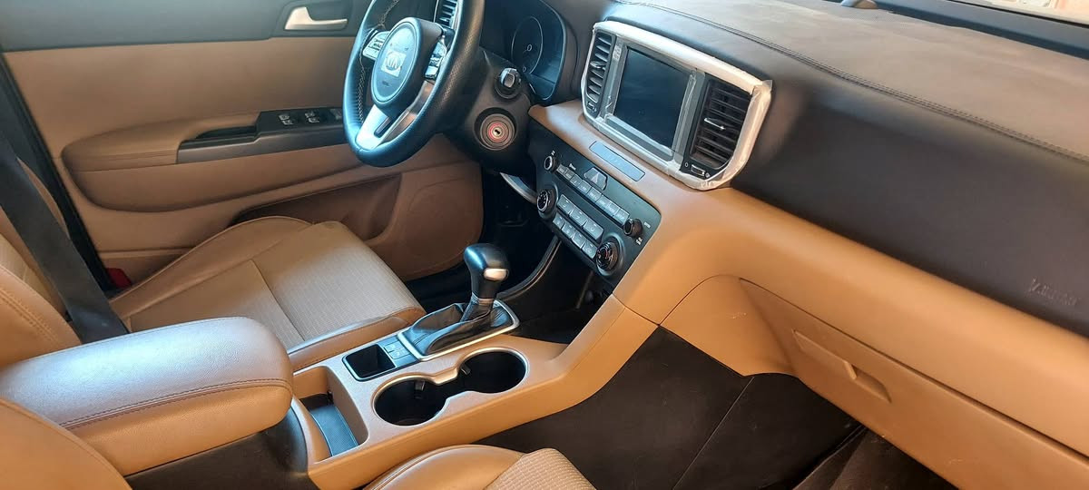 للبيع كيا  سبورتج موديل  2020  خليجي الدولية
 محرك 2000  دوش  مواصفات  عادية سويج  داخل حمصي  تبريد قطعتين 
 حساسات امامية وخلفية شاشة بلادية تو ويل  درايف مود قمارة حديد خمسة ويل كب كير مكينة صدر تبريد كله جاهز   ماشية 73  بيها صبغ  جاملغين وبنيد سونار موجود  رقم بغداد انكليزي  بسمي تحويل مباشر  مكان  

بغداد  سعر  173  بي  مجال  

اتصال  ***********

