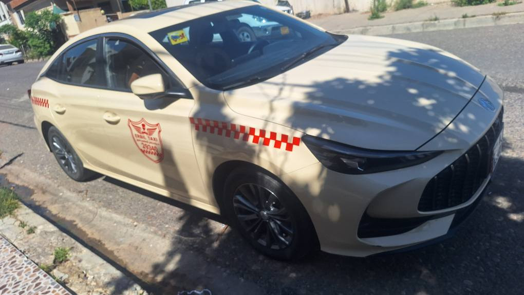 ناونیشان: MG GT 2025 تەکسی - زۆر پاک و بێ مەسرەف - بەشەرتی فەحس
​سەیارەیەکی زۆر پاک و خاوێن، ناوەوەی داپۆشراوە و وەک نوێ ماوەتەوە، بێ کێشە و بێ مەسروفە.
​جۆر و مۆدێل: MG GT 2025 تەکسی
​ڕۆیشتووە: 30,000 کم
​مواسەفات:
​بەسمە و گێڕ کارەبایی
​سوکان ڤۆلیۆم و برێک پاوەر (Auto Hold)
​شاشە ئایپاد و شاشەی پشت سوکان دیجیتاڵ
​سەقف سلایت
​5 کامێرەی 360 پلە
​تەبریدی پێش و پشت (سارد و گەرم)
​تێبینی: ناوەوەی کوشنەکانی داپۆشراوە و زۆر پاکە، سەیارەکە پەنجە بۆ پەنجە بەشەرتە کەوا هیچی نییە، سەنەوی و هەزەی نوێیە.
​نرخ: 145 وەرەقە
​بۆ کڕین پەیوەندی بکەن بەم ژمارەیەوە:
📞 ***********
​[للنسخة العربية]
​العنوان: للبيع MG GT 2025 تكسي - بحالة الوكالة - مواصفات كاملة
​سيارة نظيفة جداً (مثل الجديدة)، داخلية مغلفة بالكامل، لا تحتاج لأي مصاريف وجاهزة للاستخدام.
​النوع والموديل: MG GT 2025 تكسي
​المسافة المقطوعة: 30,000 كم
​المواصفات:
​بصمة تشغيل وگير كهربائي
​تحكم ستيرن وبريك بصمة (Auto Hold)
​شاشة آيباد كبيرة ولوحة عدادات رقمية (Digital)
​فتحة سقف (سلايت)
​5 كاميرات 360 درجة
​تبريد أمامي وخلفي منفصل (حار/بارد)
​ملاحظات: السيارة مغلفة من الداخل للحفاظ على نظافتها، مضمونة من كل النواحي، السنوية والهزة جديدة.
​السعر: 145 ورقة
​للشراء أو الاستفسار يرجى الاتصال على الرقم:
📞 *********** أربيل, العراق
