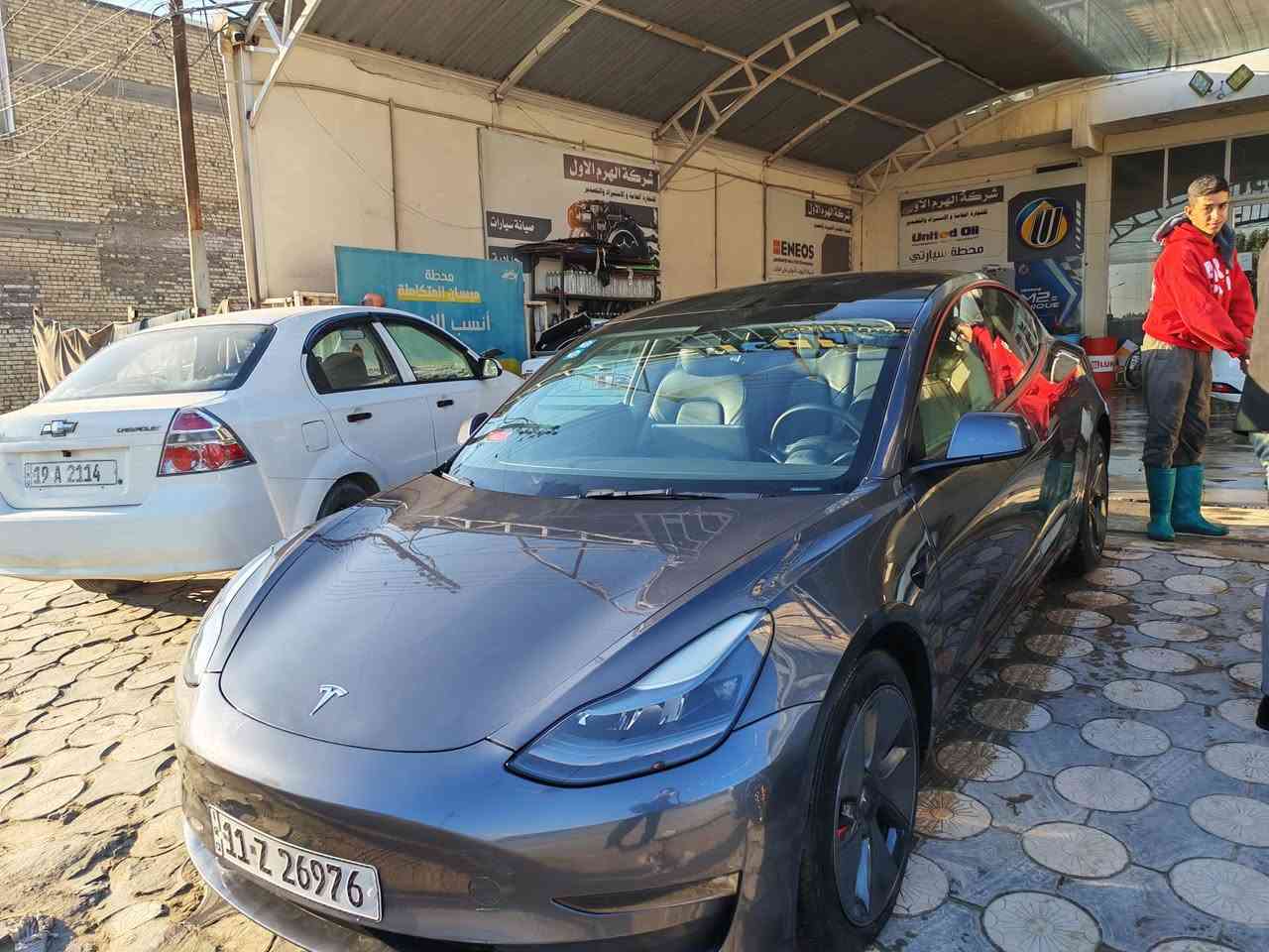 تسلا مودل ثري 
2023
ماشية 26 ميل
بيها صبغ جنطة وجاملغ خلفي بدون أي دواخل أو شواصي 
ونبيد بارد فقط
سيارة أوف لاين
سعرها 155 وفيها مجال
مكان السيارة النجف الأشرف حي الحسين 
***********

رقم شاصي
5YJ3E1EA4PF419440
