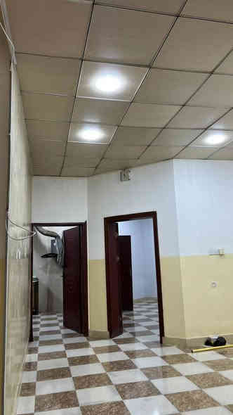 يتوفر بيت للبيع في مجمع سات السكني في ٧كيلو مساحته ٢٤٠مترطابوتحويل مباشر البيع بمقدمه ٨٠مليون والباقي اقساط شهريه تواصل ***********
