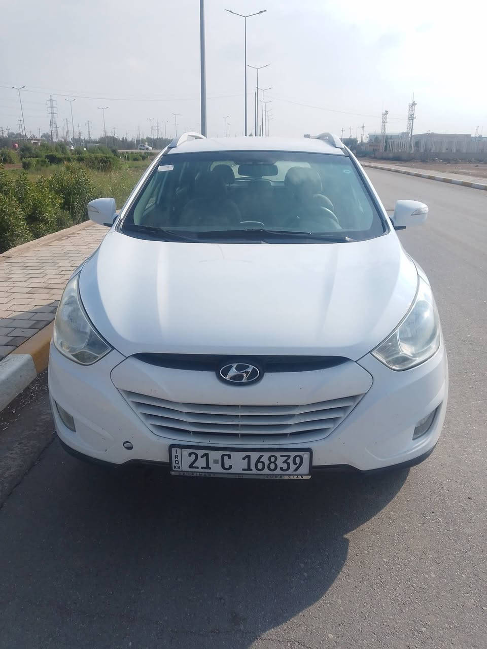 توسان موديل 2012 خليجي دوش 
محرك 2000 
كامره خلفيه تحكم 
محرك لاصرف لابخار 
رقم سليمانيه بأسمي تحويل مباشر 
بيها بنيد مصبوغ اثر جراد موضح بالسونار  والهلالات شويه 
السعر 125 
الاتصال *********** 
.
