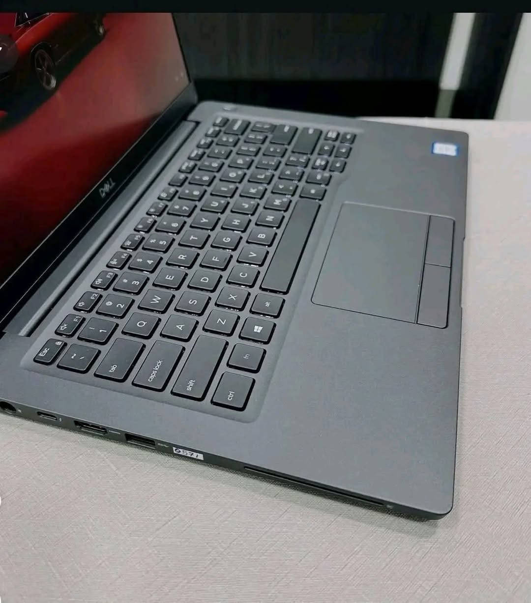 لابتوب دلّ العملاق
سوبر سلم شاشه لمس  الجيل السابع للبيع

المعالج core اخ الجيل الثامن

رام 8 كيكا DDR4

هارد 256 كيكا SSD

كرت الشاشه Intel UHD حجم 4 كيكا

الشاشه حجم 14 انج ضد التوهج  دقة FHD لمس ١٠ اصابع

باتري ليثيوم 6 خلايا  شحن سريع 65 واط والباطرية ممتازة 

كامره دقة hd تحتوي قفل فتح وغلق الكامرة

    الحاسبه كلش نضيفة وحلوة

السعر 350 الف وبيه مجال قليل 

حي ذويب بيت استاذ علي خلف السياج الحجر 

للتواصل ***********/ ***********

