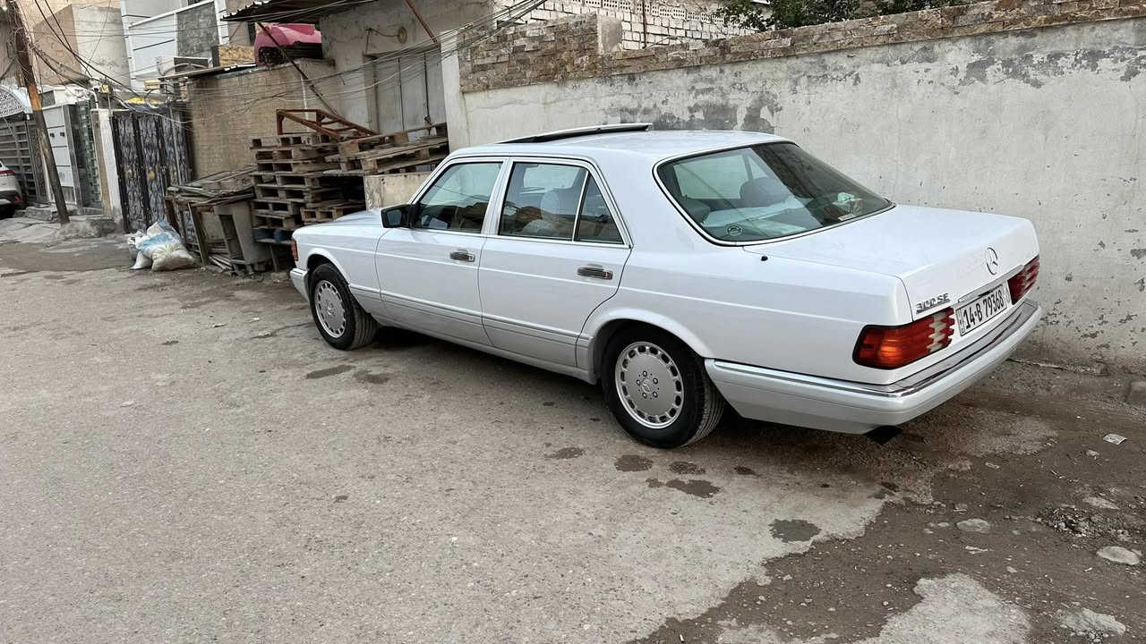 السلام عليكم مارسيدس جامبو ابيض ثلج حجم 300sE
رقم دولي بسمي تحويل مباشر 
ماشيه 70 ميل حقيقي وين معجبك افحص 
مديل 90
محرك كير 300 اخو الجديد 
حجر البيئه الي بل صالنصه موجود اصلي شركه الماني
السياره فول مواصفات دخل كراسي كهرباء جلد رصاصي خزن ميموري كهرباء 
استيران كهرباء ايربك 
اسلايت طكتين تايمر كهربائي 
نظام صوات سماعات 6 ابلادي اصلي مارسيدس 
تبريد ابيانو 
سياره بيه صبغ اصفاح فقط رش جماليه سكن قماره صندوق بنيد على وضع شركه 
جامه الأماميه بلاديه شرط مال شركه مابدله  سياره جديده بل خير على الجميع يارب العالمين العنوان بغداد التواصل باقي التفاصيل يم الحجي ابوحسين ***********
