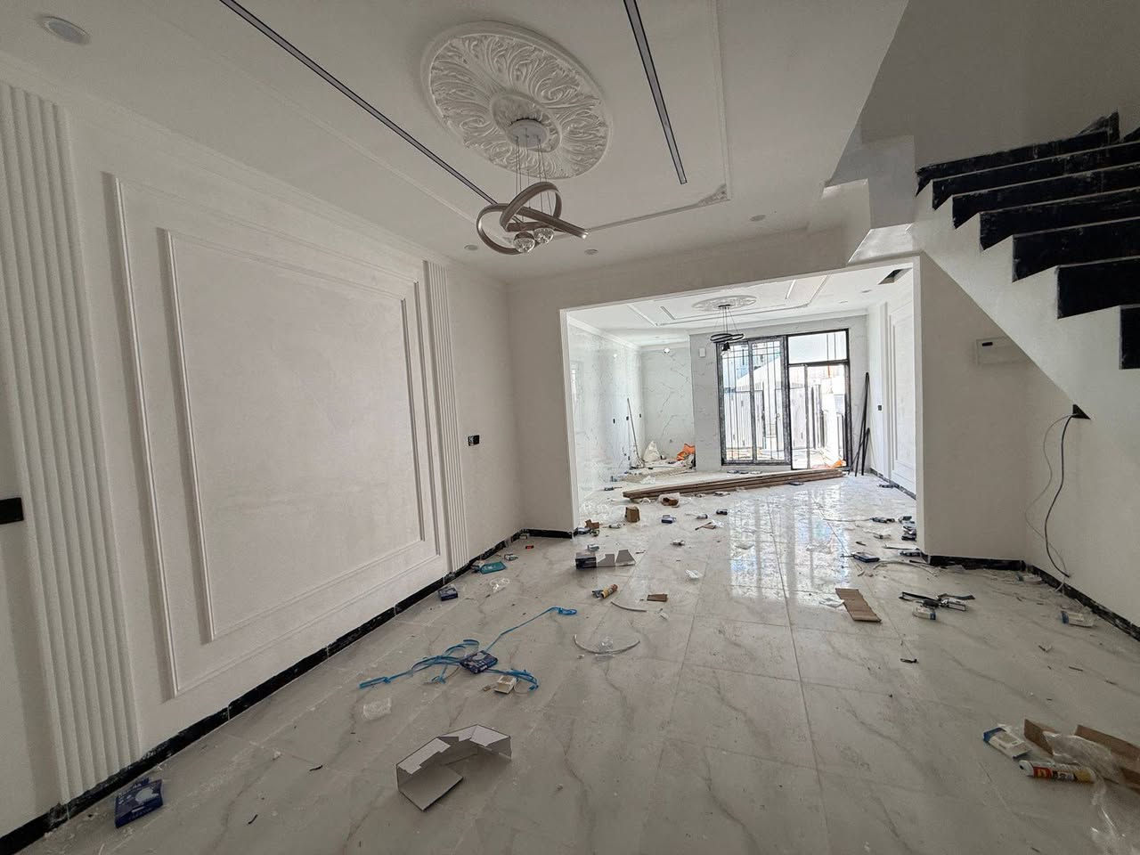 #دارللبيع حي 94 زانكو قرب شارع ١٠٠م 

#المساحة  ١٠٠ + ١٠٠  متر 

#يتكون من ٣ غرف و 2هول و مطبخ و 4صحيات 

#طابو  يسجل مباشر باسم كل عراقي 

#السعر  ٨٢٠ ورقه و مجال  

#للاستفسار https://t.me/aqaratalshmal
***********
***********
