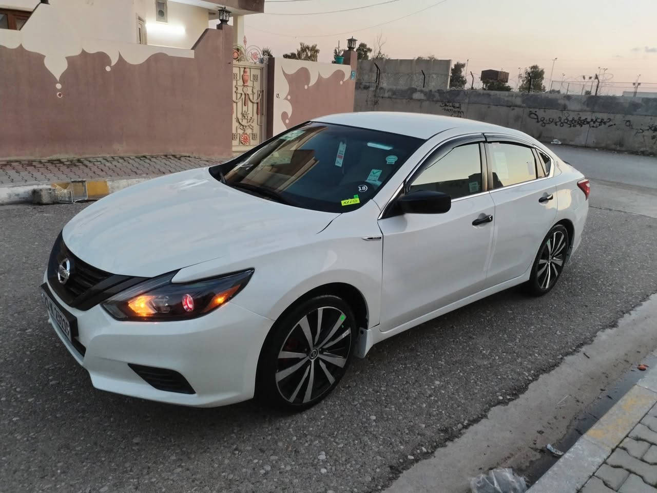 السلام عليكم—
نيسان التيما موديل 2017
لون ابيض بيها قطعتين تبديل ابلادي  او قطعه نص صبخ بدون دواغل بدون ايرباك     
سنويه 2028
موصفات SR
مثبت سرعه 
مانع تزلق 
كامره كبيره
حاسات تاير 
5بصمات   
كشن كهربائي تحكم استيرن دواخل ويل كب كروم بلادي تخم تاير صدر امامي خلفي بشرط
وبعد معروفه موصفات 
سياره كير ومحرك مكفولة  
كهربائياتها كلها على وضع الشركه ما ملعوب بيهن تبريد ثلج 
تدفئه

رقم سليمانيه 

تحويل ثاني يوم  للبيع او امروس سيار جديد كشن كهربي  سيار فول مواصفات بس مو اسليت 

هـ ☎️ ***********
