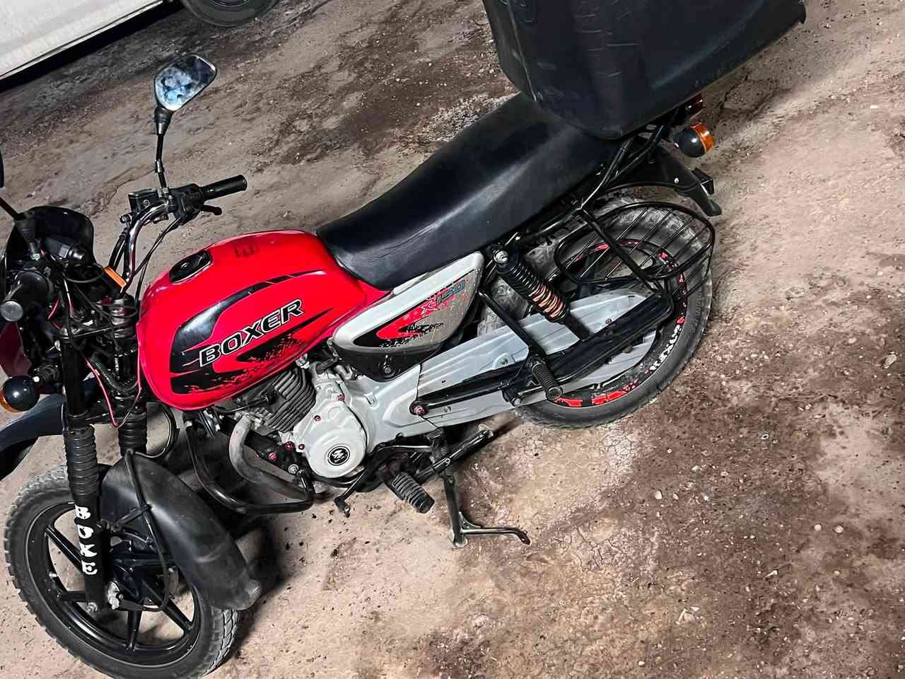 بوكسر ٢٠٢٣ فقط مكاتبه تاخذهه من باب البيت
مابيهه اي نقص مجفته شركه 

دراجه جديده باتري وزوج تايرات وماصده وبك لايك جدد

***********

مكان البياع 

٩٥٠ وبيها مجال 

ابيعها كامله هيه وغراضهه وياهه تجوه هم
