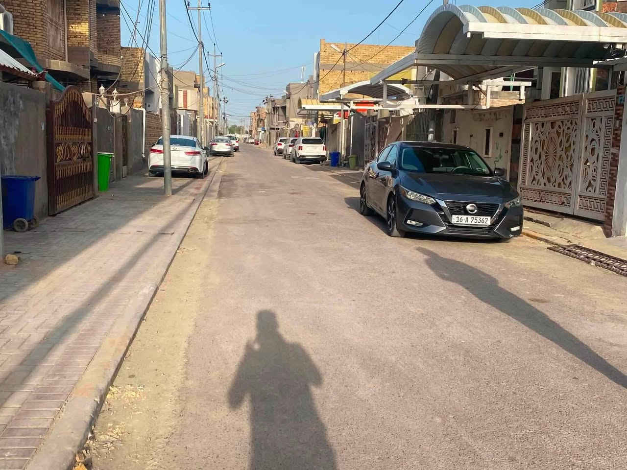 السلام عليكم
بيت للبيع المساحة ١٠٠ متر (٥*٢٠) 
حي الفرات خلف اسواق كيان 
طابق واحد عكادة 
استقبال  صالة  مطبخ  صحيات غرفة نوم 
اي استفسار اكثر هذا رقم صاحب البيت ***********
