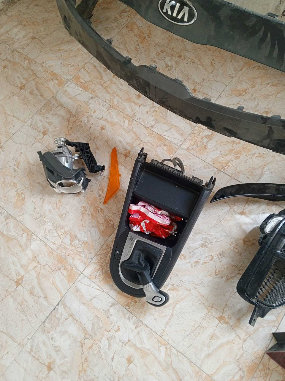 غراض مال فورتي محد محتاج وسعرهن رخيص *********** من 19الى21 مكاني الشعب
