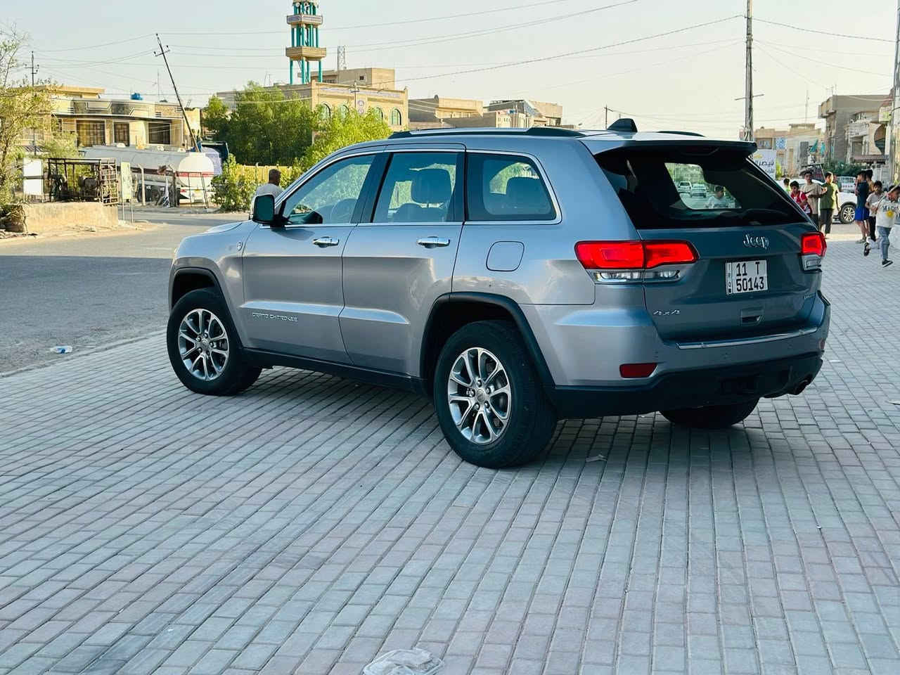 سلام عليكم جيب البيع
🔴 جيب گراند شيروكى2015 

العنوان بغداد الدوره البعيثه 
الهاتف ***********

0️⃣7️⃣7️⃣0️⃣7️⃣9️⃣0️⃣6️⃣5️⃣6️⃣1️⃣
صور الحادث مرفقه بل منشور فقط حادث مريكه تلث قطع صبغ فقط  . 
سياره بدون ايرباك يعني كفاله من اليرباك 
** ماشى110 كم .
1_  سكف بانوراما  
2-كشن هيتر وكشن تبريت.
3-كشن كهربا ئي وكشن مساج.
4-استيرن هيتر *- استيرن شفطاط وتحكم *- مكان قرص سيدي
5-لايد ليد + لايدزينون.
6-مرايا هيتر *-مرايه حساس .
7-ئوتوبريك *-ئوتو ترافلايت *-ئوتوستارد. تحديد سرعه
8- 10 سماعة+ ديجه ي بل سندوق بلاد شريكه  
9-تبريد مركزي *-صندوق شفط .
10-يدات نيكل +يدات بصمه .
 11- مرايه ومرايه رادار .
12- طايرات جديد شريكه سبيرمقدس مانازل ..
14 تحديد سرعه . شغال
15دعاميه كدام ودعاميه وره بي رادار وحساسات.
16-.السعر 163 وبيها مجال جدن قليل ماكو هيج سعر بل خير الصير من نصيبه
كل جسم شرط عل وضع بلاد شريكة 
ملاحض/رقم جديد هزه وسنويه  كل جدي
