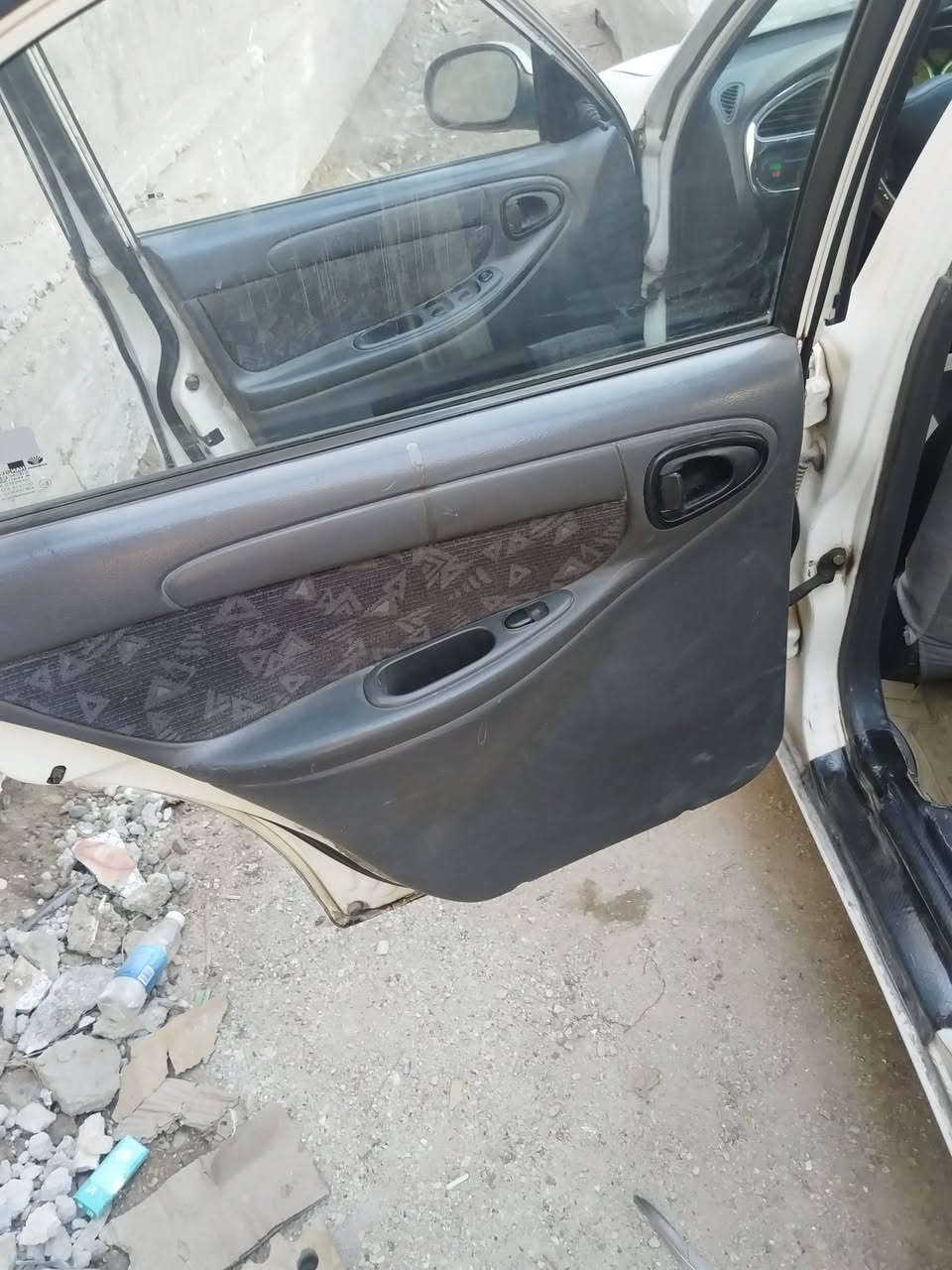 للمرازس بكولف كير عادي
دايو لانوس محرك مفتوح 1600
مكفولة من الضربة بيها طخات خفيفة
مكفولة الصبغ
كير عادي
مكينة كير صدر تبريد تدفئة شرط
تايرات +  4 ويل 14 جدد
باتري 74 امبير جديد
السيارة مغلفة قمارة ارضية بوب صندوق عازل حرارة
السيارة مزفته برة و داخل
سنوية 2027 باسمي
نواقصها بسيطة جدا
غراضها نفس الافيو جيب و شد
*********** بغداد الدورة
