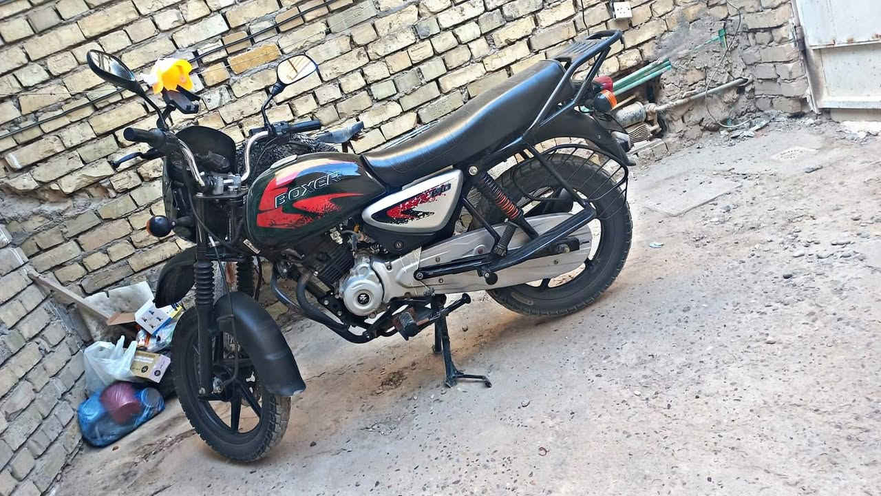 السلام عليكم مكلف بالنشر
بوكسر موديل 23للبيع جاهزة مجهزة من كلشي 
1تخم تاير فيتنامي امامي خلفي 
2زنجيل جديد شركة 
3كلجات مبدل  البنزات مبدل 
4مبدل دهن امزويل وفلتر دهن وفلتر شوته 
5 بلك جديد دراجة احلة من الصور 
6بنز بريك خلفي جديد 
 المكينة مجفته تجفيت شركه 
  باقي تفاصيل على رقم 
يم صاحب الدراجة
وهذا رقمة ***********
مكانة بغداد
