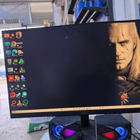 شاشه للبيع 2k QHD 180Hz ips مستعمله قليل نضافة 100 250 الف قفل ويه توص...