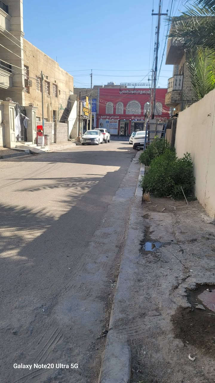 ٧٥م للبيع حي الجهاد الاساتذه قرب الاربع شوارع يحتوي على أربع غرف نوم وصاله ومطبخ وخدمات السعر ٢١٠ مليون للاستفسار *********** ابو يوسف

