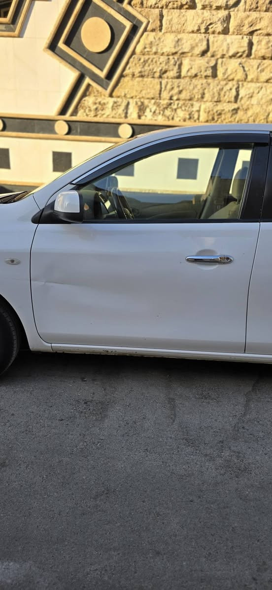 السلام عليكم 
نيسان سني هندي بليته زركه 
٢٠٢٠ رقم بغداد تحويل ثاني يوم 
ماشيه ٩٠ الف
بيهة بارد ب الجملغ عكس السايق  كد ٤ اصابع 
وبيهة طخه باب السايق صورهة موجوده 
كفاله من الصبغ 
جاهزه تبريد ثلج 
سعر ١١٠ ورقه  وبيهة مجال 
بغداد شارع فلسطين 
***********
