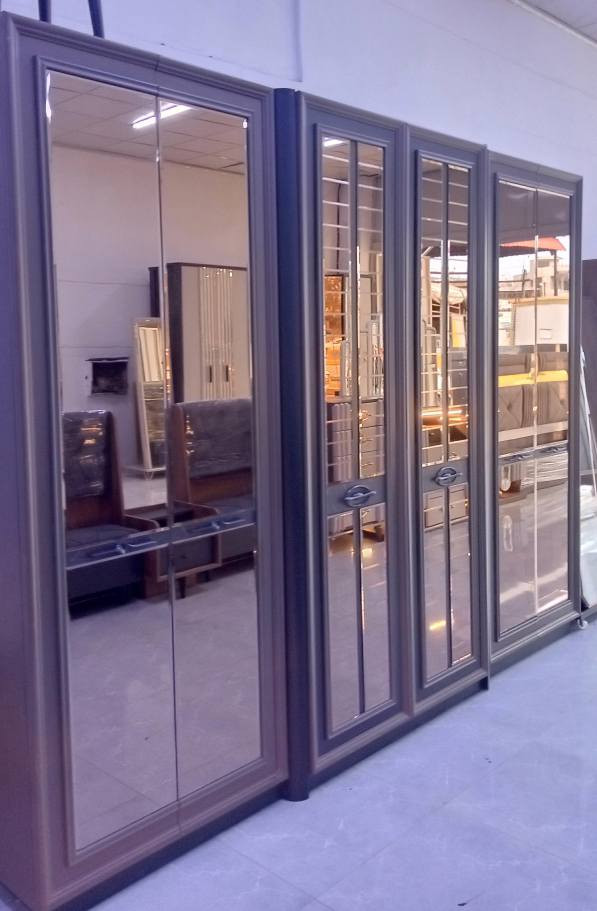 محلات الاصدقاء موصل حي البكر قرب شارع الاطباء لبيع وشراء الغرف النوم التركي المستخدم لدينا غرفه نوم تركي للبيع نظافه 100% سعر الغرفه مليون 350 طول الكنتور 3 امتار غرفه كلش ضخمه ***********
