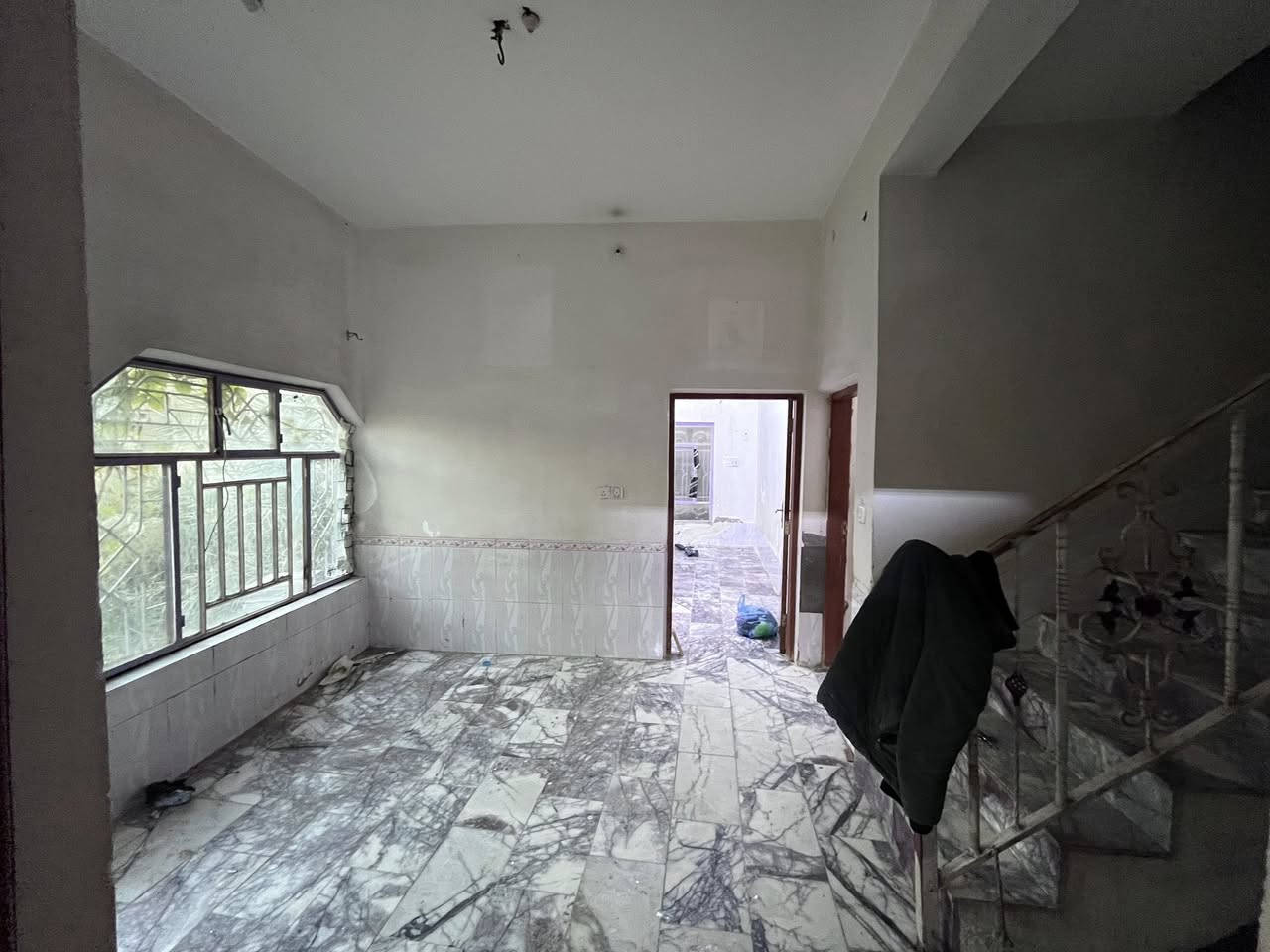 غرف وبراني ومطبخ
وصحيات
سايدين المحافض
واتساب***********
