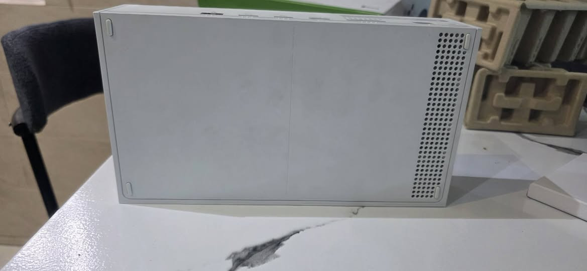 السلام عليكم
سيريس اس نظافة ١٠٠%
لوك ستيكر
استخدام اسبوعين
انتاج فبراير ٢٠٢٥
مع UBS 
السعر ٣٧٥
***********
