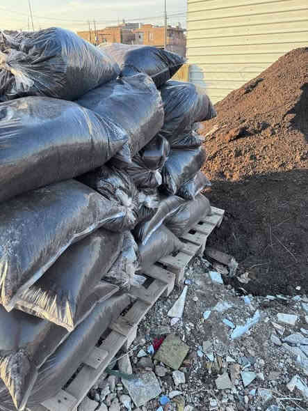 سماد حيواني 
سعر الكيس جملة 1000 دينار فقط 

سعر الكيس مفرد 2000 دينار فقط 

🔸 مفيد جداً لتقوية الجذور وزيادة خصوبة التربة

- يكون  الاستخدام الكمية المضافة حسب عمر الشجرة او قياس السندانة 
🔸 ضروري للمزارع في فصل الشتاء لتحسين النمو وتحمل البرودة
🔸 نظيف، وخالي من الشوائب
🔸 مناسب لجميع الأشجار والمزروعات 

يتوفر لدينا دفع الكتروني 💳 ماستر كارد رافدين وزين كاش 

✅ عنوان بغداد .الحسينية .نهاية شارع السكلات🫣
 
 🌲زورونا تجدون الافظل

الموقع على الخريطة👇🌐

https://maps.app.goo.gl/3Ekn4CXD6gz8GBEq8

اوقات عمل المشتل   🕖من ساعة 7 صباحاً وحتى الساعة 6🕙 مساءً 

🚚يوجد توصيل 

للحجز والاستفسار

***********. 📞لأي استفسار الرجاء مراسلتنا على بريد الصفحة 📩 او الواتساب 📲 أو الإتصال على الرقم

 
https://t.me/evjifdyiojv تلكرام
