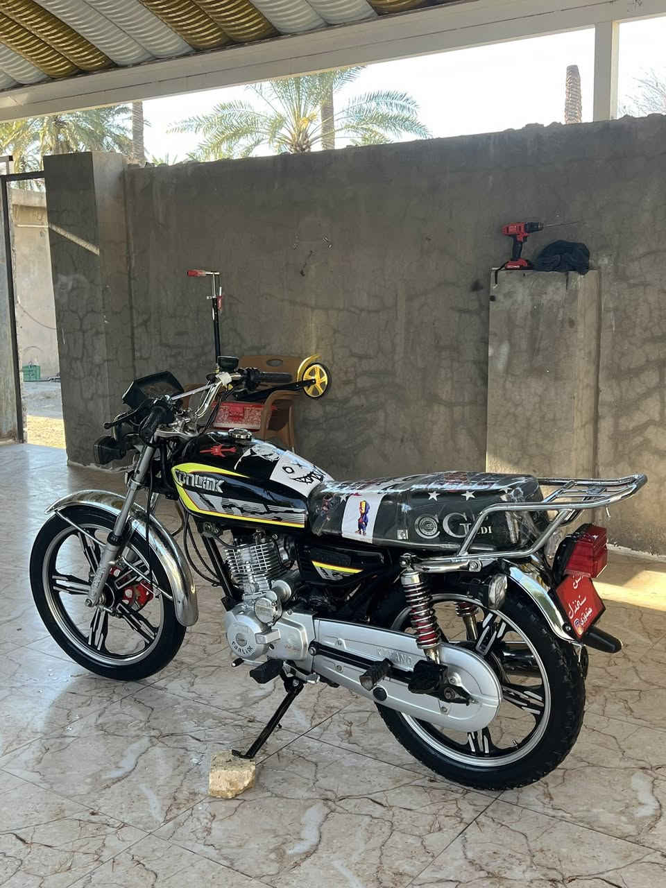 للبيع دراجه سيفان موديل 23كهربايات كلهن يشتغلان وراق موجوده مابيهة نقص عده باتري مره يدير مره لا و ستاند وسط فقط سعر ٥٠٠بيهةً مجال مكاني شهربان ***********
